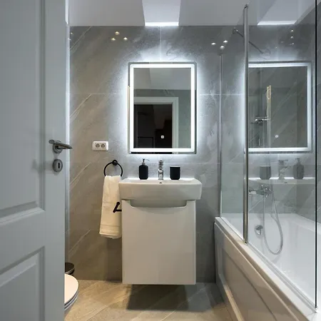 Spacious 306 Apartament