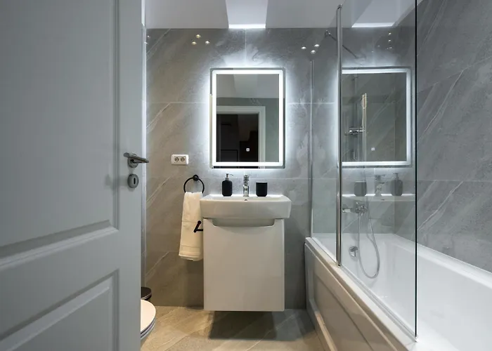 Spacious 306 Apartament